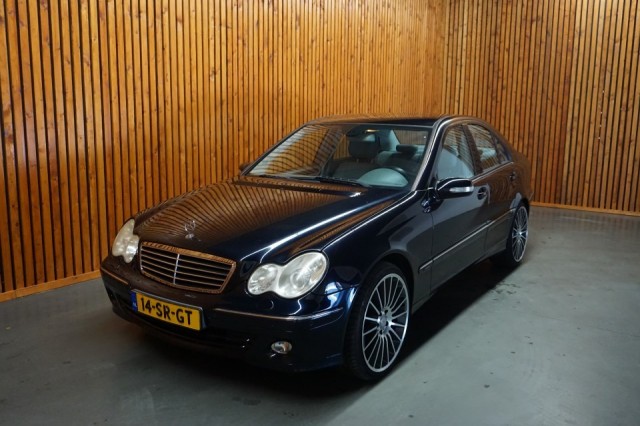 MERCEDES-BENZ C-KLASSE C230 SEDAN AVANTGARDE AUTOMAAT/ APK 4-2024, Dealer Inruilauto's.nl, Nieuwe Pekela