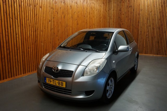 TOYOTA YARIS 1.3 VTTI SOL AUTOMAAT/ APK 2-2026, Dealer Inruilauto's.nl, Nieuwe Pekela