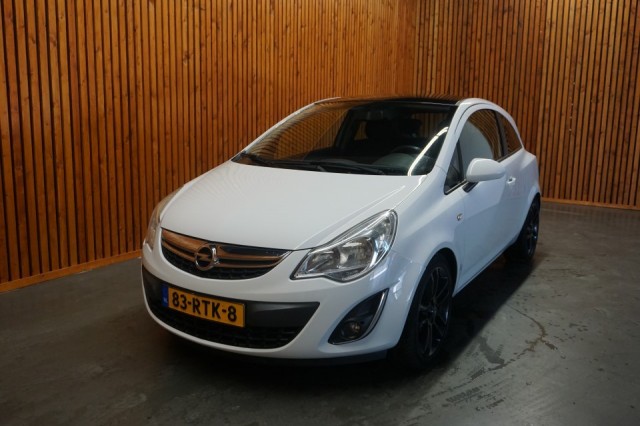 OPEL CORSA 1.2 16v COSMO AUTOMAAT/ AIRCO/ NAVI, Dealer Inruilauto's.nl, Nieuwe Pekela