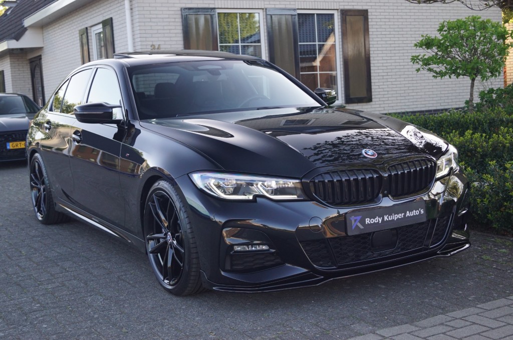 BMW 3-SERIE 330e (292pk) M3 Stoelen / Laser / HUD / H&K / Panodak / Alle opties! / M340I - Voorraad