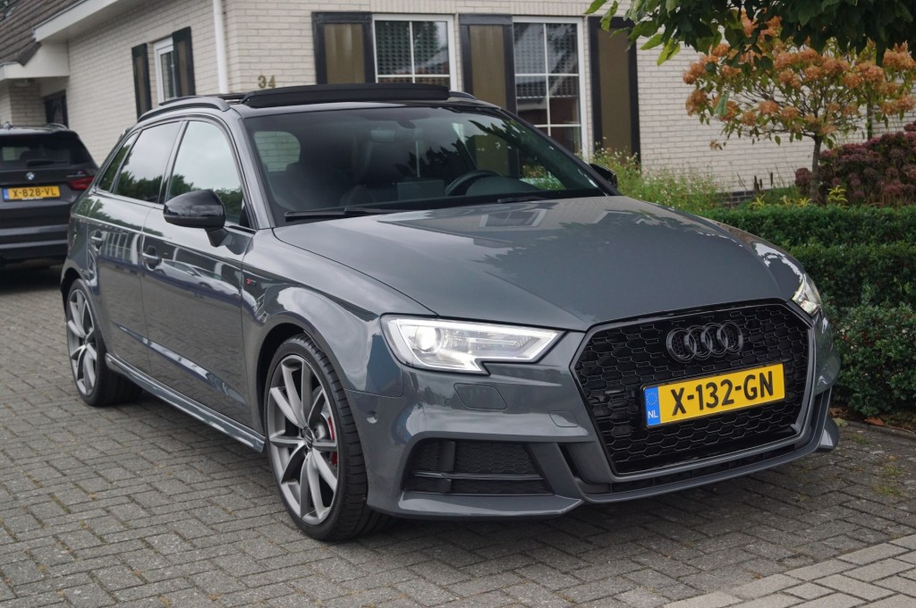 AUDI A3 Sportback S-line 2.0 TFSI Quattro (190pk) Panodak / Navi / Camera / 19 inch - Voorraad