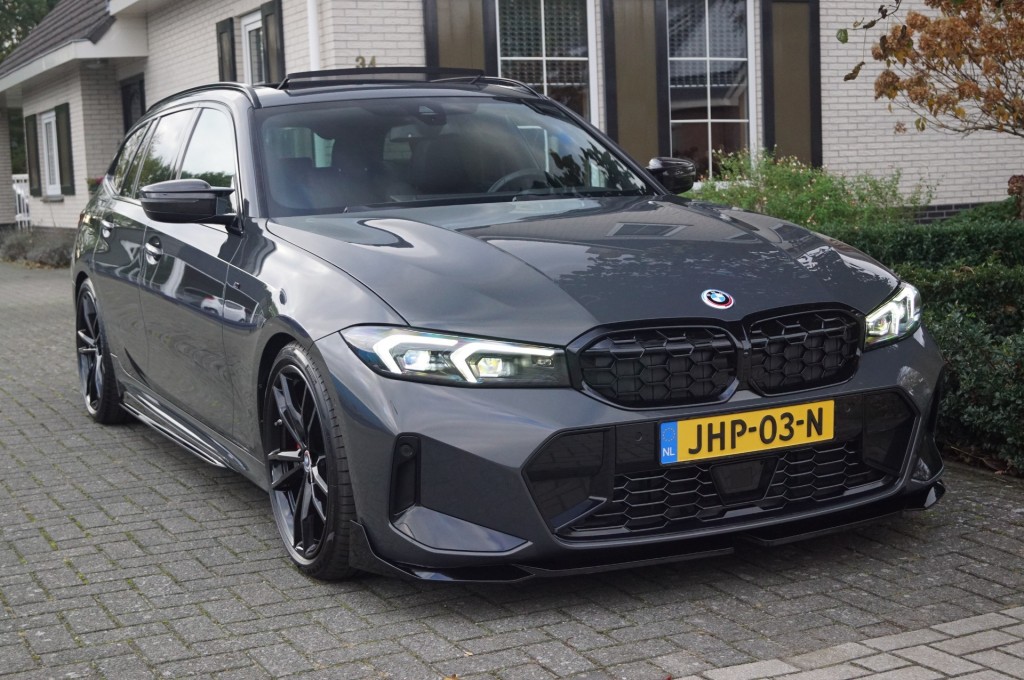 BMW 3-SERIE 330e M Sport (292pk) M340i Look / HUD / Panodak / Trekhaak / VOL! - Voorraad