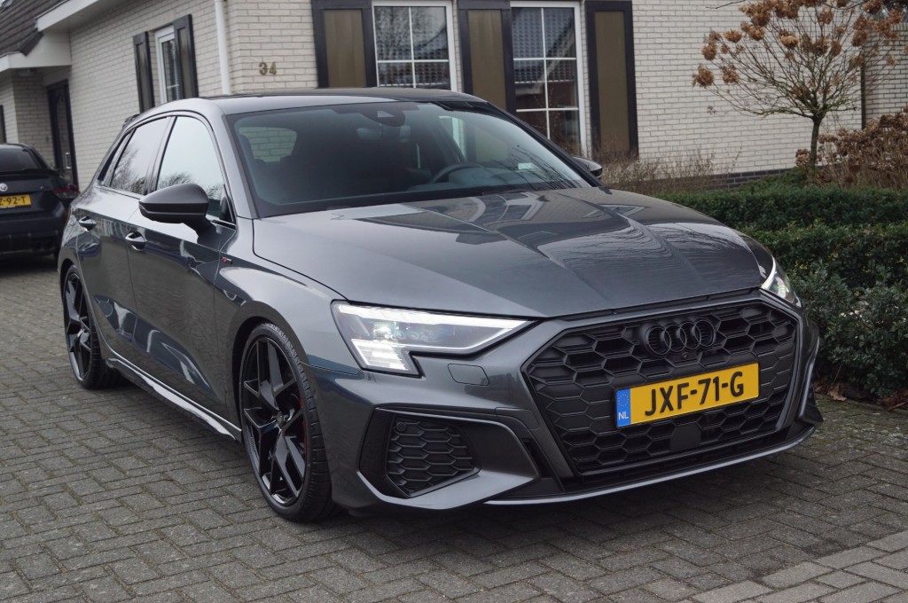 AUDI A3 Sportback 45 TFSIe (245pk) 3X S-line Carbon / Matrix LED / HUD / B&O / 19 inch VOL! - Voorraad