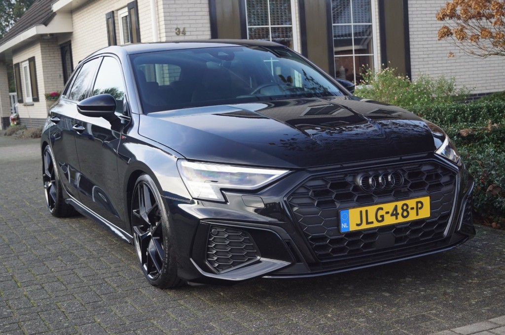 AUDI A3 Sportback 45 TFSIe (245pk) 3X S-line Matrix LED / HUD / B&O / 19 inch VOL! - Voorraad