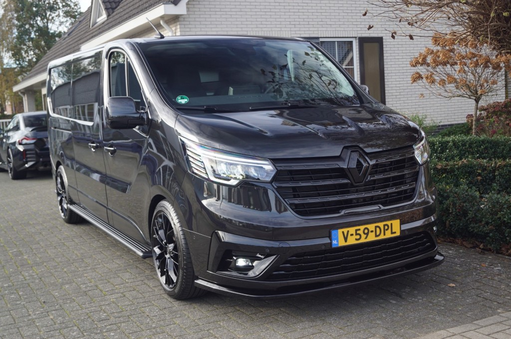 RENAULT TRAFIC 2.0 dCi 130 T30 L2H1 Luxe Full Black / 19inch / Keyless / Vol Opties / Clima / Camera - Voorraad