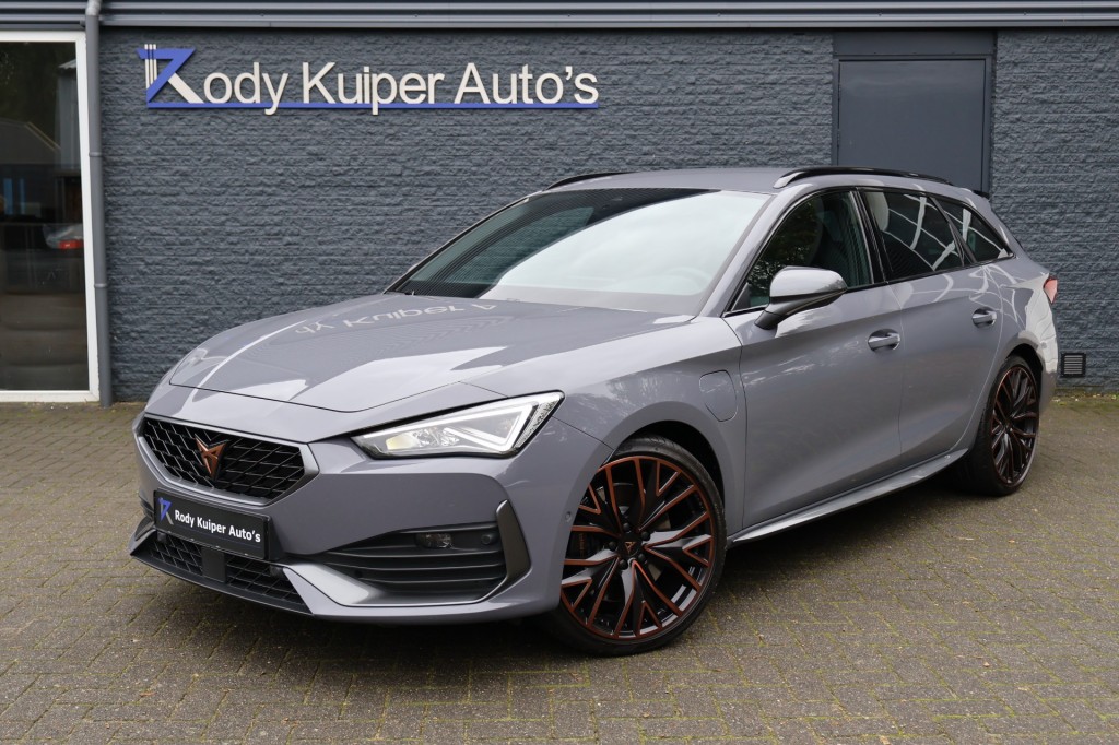 CUPRA LEON SPORTSTOURER VZ Copper 1.4 e-Hybrid TSI 245PK Leer / Memory / Cupra Knop / DCC / Trekhaak / Keyless - Voorraad
