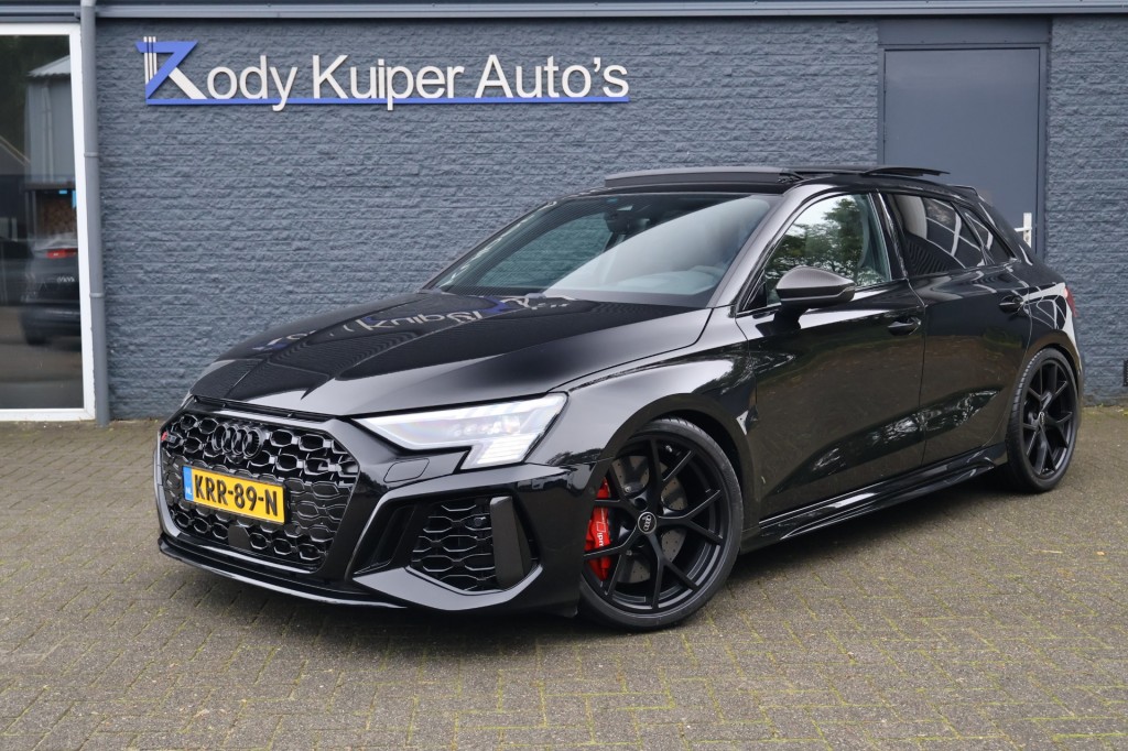 AUDI RS3 Sportback (400PK) Keramisch / Pano / RS uitlaat / HUD / VOL opties! - Bekijk Details