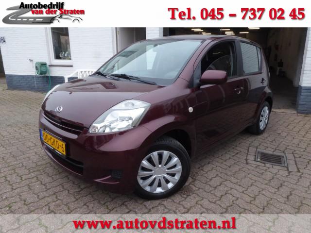 DAIHATSU SIRION 1.0-12V PREMIUM/Elektr.Pakket/Zeer mooie zuinige auto!!!, Autobedrijf Van der Straten, Hoensbroek