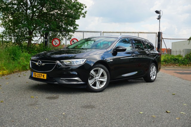 OPEL INSIGNIA 1.6 CDTI ET BNS EXEC, Car and Bike, Meppel