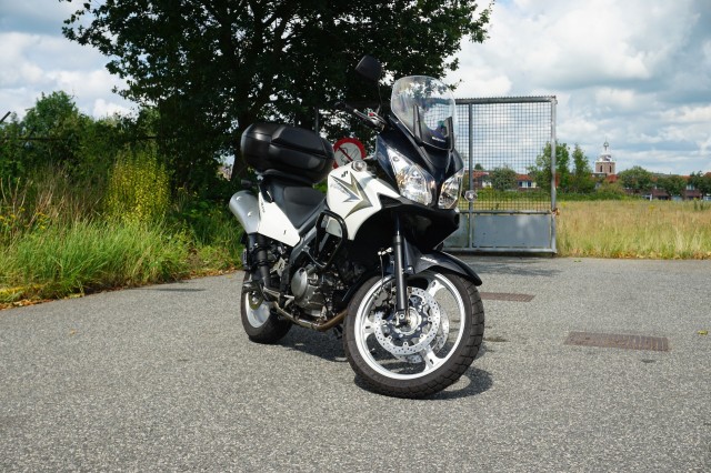 SUZUKI DL 650 V-Storm , Car and Bike, Meppel