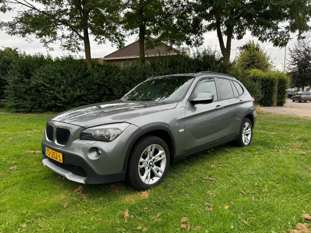 Bmw X1 - xDrive 20I - panoramadak - navigatie - trekhaak - in zeer nette 