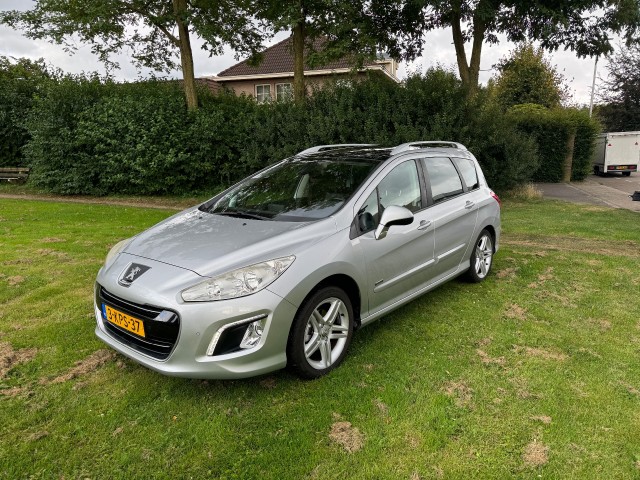 PEUGEOT 308 1.6 SW in nieuwstaat - panorama dak - navigatie - nieuwe apk!, Rodan Automotive, Eindhoven