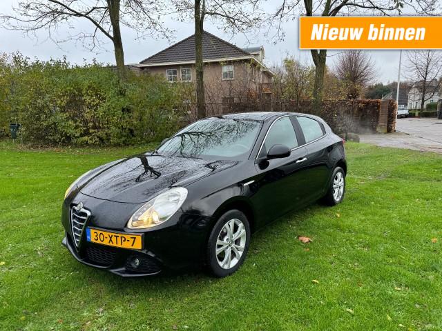 ALFA ROMEO GIULIETTA 1.4 T - panoramadak - ecc - 6 bak - complete historie, Rodan Automotive, Eindhoven