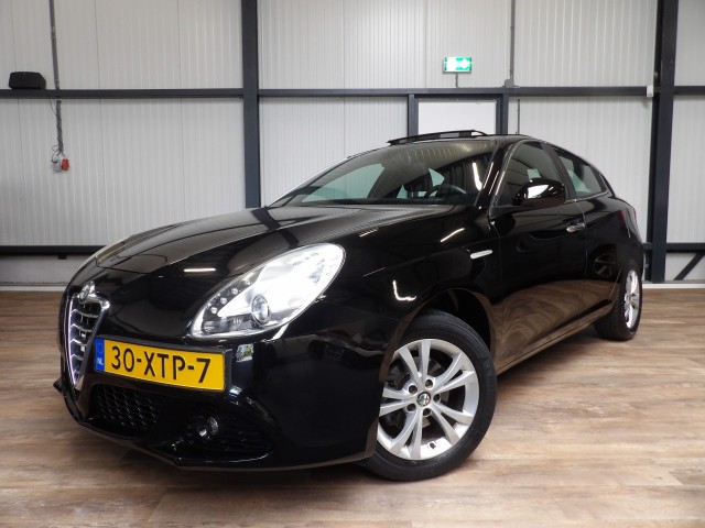 Alfa romeo Giulietta - 1.4 T - panoramadak - ecc - 6 bak - complete historie