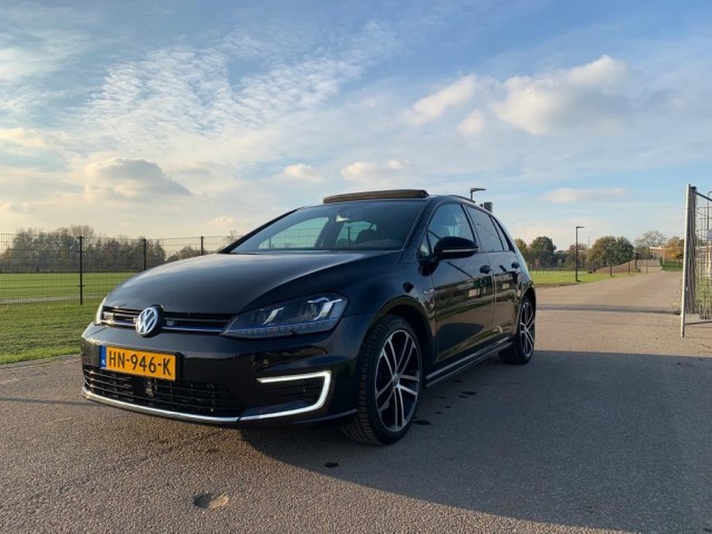 VOLKSWAGEN GOLF GTE Connected Serie, Van den Noort Automotive, Haaren