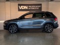SKODA KAROQ 1.5 TSI ACT Sportline Business DSG Pano Virtual ACC Stoelverw 19'', Van den Noort Automotive, Haaren
