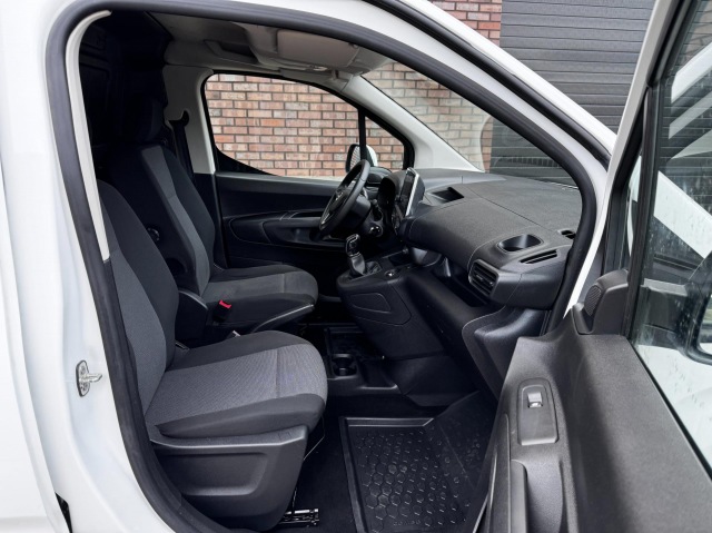 OPEL COMBO 1.6D L2H1 Edition / 100 PK / Navigatie / Cruise Control / Parkee, Autoroel's, Heeswijk Dinther