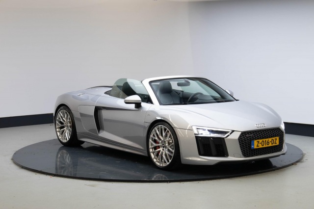 AUDI R8 - Spyder 5.2 FSI quattro