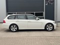 BMW 3-SERIE 320i TOURING / AIRCO NAVIGATIE PANORAMA XENON PDC-RONDOM, Tyam Auto's, Enschede