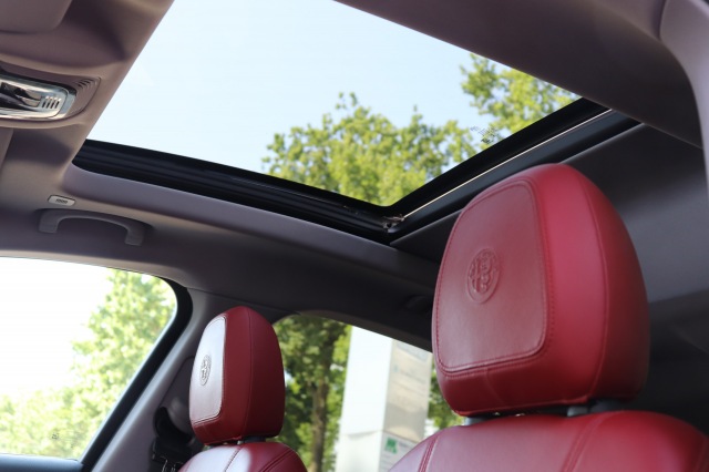 ALFA ROMEO STELVIO 2.0 T Q4 200PK AWD Super AUT/PAN.DAK/20/NAVI/DAB/LED/LEER, Carmix, OSS