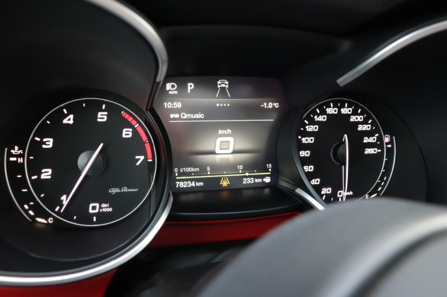 ALFA ROMEO STELVIO 2.0 T Q4 200PK AWD Super AUT/PAN.DAK/20/NAVI/DAB/LED/LEER, Carmix, OSS