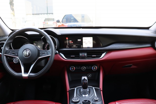 ALFA ROMEO STELVIO 2.0 T Q4 200PK AWD Super AUT/PAN.DAK/20/NAVI/DAB/LED/LEER, Carmix, OSS
