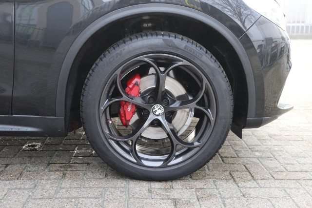 ALFA ROMEO STELVIO 2.0 T Q4 200PK AWD Super AUT/PAN.DAK/20/NAVI/DAB/LED/LEER, Carmix, OSS