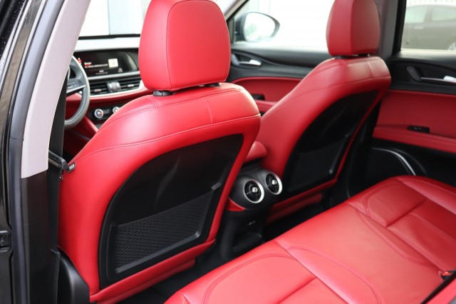 ALFA ROMEO STELVIO 2.0 T Q4 200PK AWD Super AUT/PAN.DAK/20/NAVI/DAB/LED/LEER, Carmix, OSS