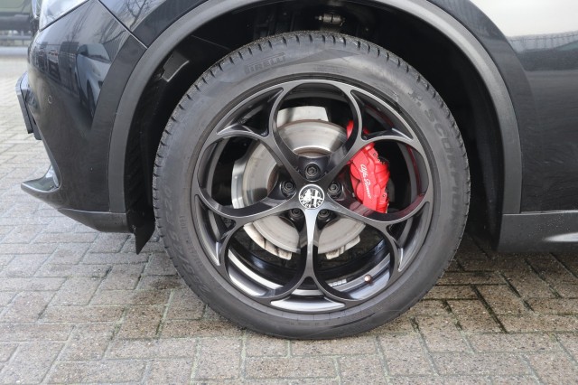 ALFA ROMEO STELVIO 2.0 T Q4 200PK AWD Super AUT/PAN.DAK/20/NAVI/DAB/LED/LEER, Carmix, OSS