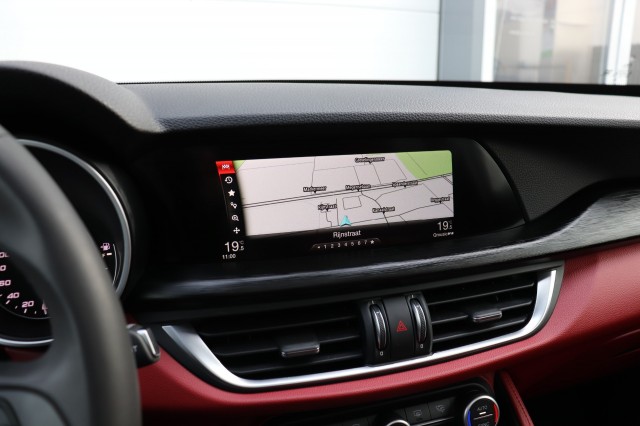 ALFA ROMEO STELVIO 2.0 T Q4 200PK AWD Super AUT/PAN.DAK/20/NAVI/DAB/LED/LEER, Carmix, OSS
