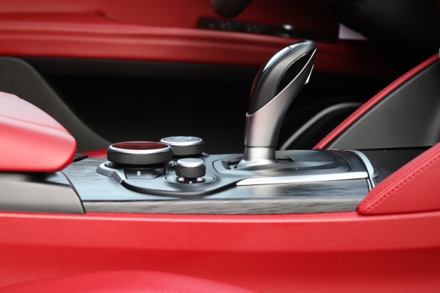 ALFA ROMEO STELVIO 2.0 T Q4 200PK AWD Super AUT/PAN.DAK/20/NAVI/DAB/LED/LEER, Carmix, OSS