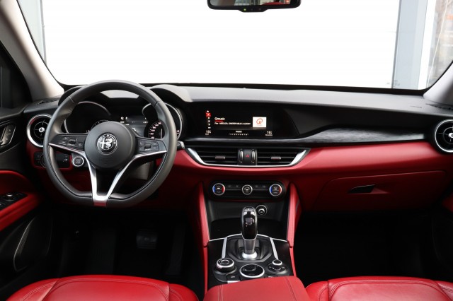 ALFA ROMEO STELVIO 2.0 T Q4 200PK AWD Super AUT/PAN.DAK/20/NAVI/DAB/LED/LEER, Carmix, OSS