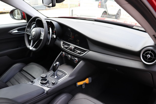 ALFA ROMEO GIULIA 2.2 180PK Super, Carmix, OSS