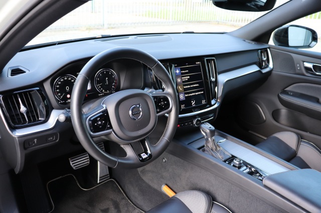 VOLVO V60 2.0 T4 (190PK) R-Design AUT, Carmix, OSS