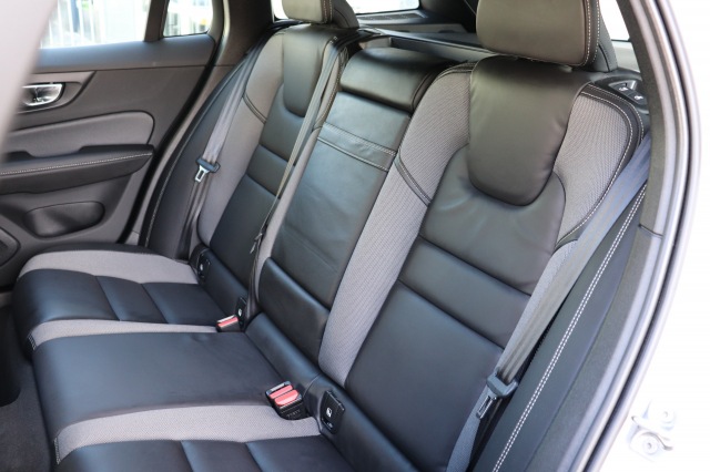 VOLVO V60 2.0 T4 (190PK) R-Design AUT, Carmix, OSS