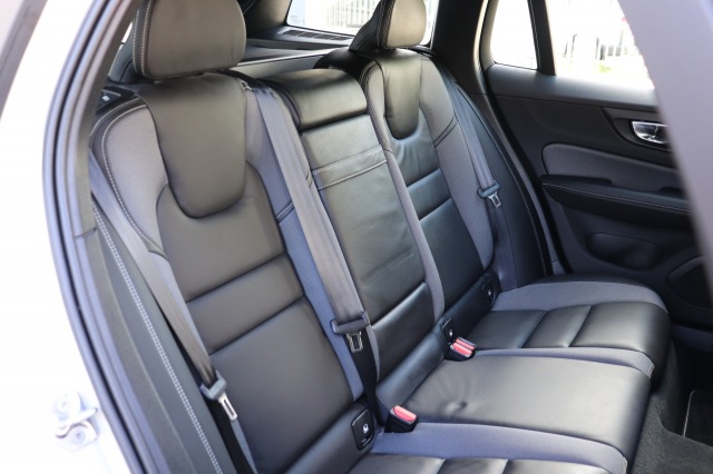 VOLVO V60 2.0 T4 (190PK) R-Design AUT, Carmix, OSS