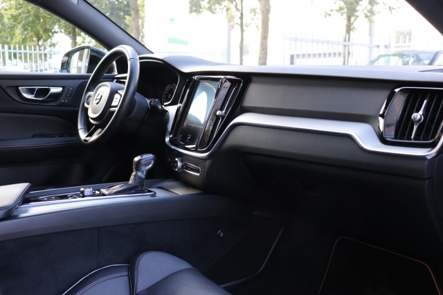 VOLVO V60 2.0 T4 (190PK) R-Design AUT, Carmix, OSS
