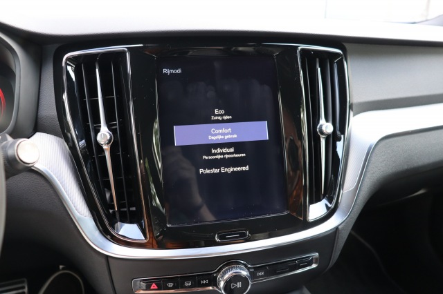 VOLVO V60 2.0 T4 (190PK) R-Design AUT, Carmix, OSS