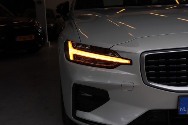 VOLVO V60 2.0 T4 (190PK) R-Design AUT, Carmix, OSS