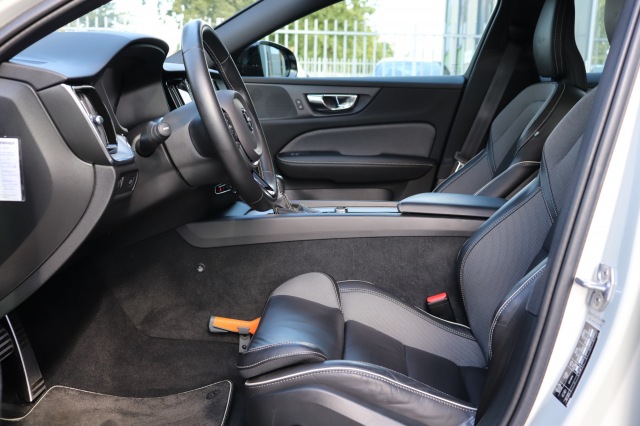 VOLVO V60 2.0 T4 (190PK) R-Design AUT, Carmix, OSS