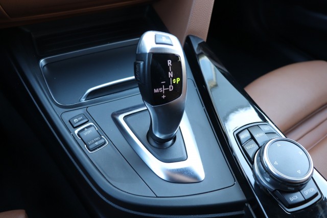 BMW 3-SERIE 320D EDE C. LUXURY F31 AUT/LEER/SPORTSTOELEN/LED/18, Carmix, OSS