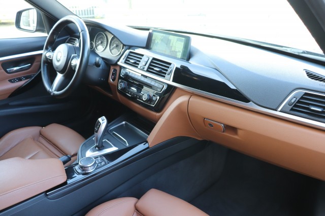 BMW 3-SERIE 320D EDE C. LUXURY F31 AUT/LEER/SPORTSTOELEN/LED/18, Carmix, OSS