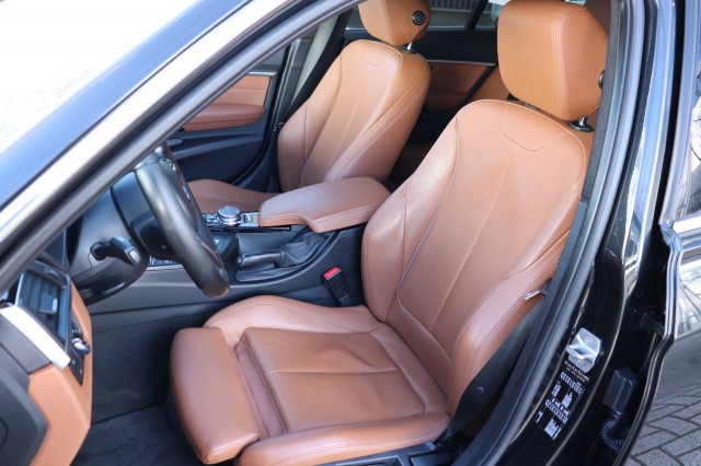 BMW 3-SERIE 320D EDE C. LUXURY F31 AUT/LEER/SPORTSTOELEN/LED/18, Carmix, OSS