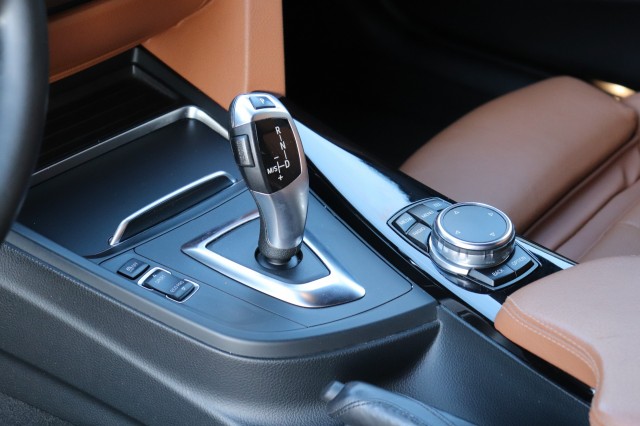 BMW 3-SERIE 320D EDE C. LUXURY F31 AUT/LEER/SPORTSTOELEN/LED/18, Carmix, OSS