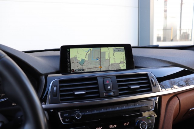 BMW 3-SERIE 320D EDE C. LUXURY F31 AUT/LEER/SPORTSTOELEN/LED/18, Carmix, OSS