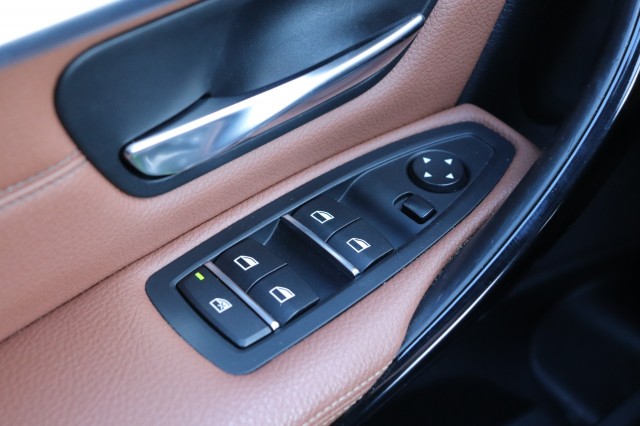 BMW 3-SERIE 320D EDE C. LUXURY F31 AUT/LEER/SPORTSTOELEN/LED/18, Carmix, OSS