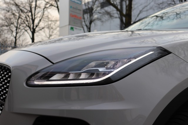 JAGUAR E-PACE 2.0 P250 AWD R-Dynamic HSE/PAN.DAK/360/MEREDIAN/AD.CRUISE/LED/LE, Carmix, OSS