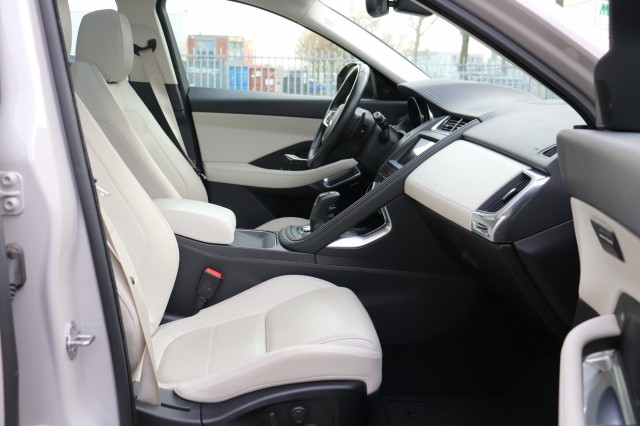 JAGUAR E-PACE 2.0 P250 AWD R-Dynamic HSE/PAN.DAK/360/MEREDIAN/AD.CRUISE/LED/LE, Carmix, OSS