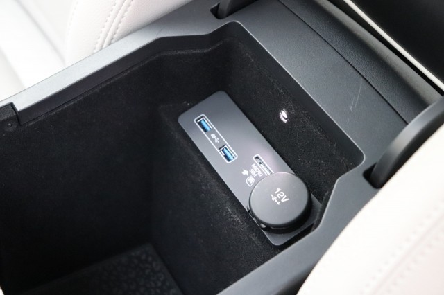 JAGUAR E-PACE 2.0 P250 AWD R-Dynamic HSE/PAN.DAK/360/MEREDIAN/AD.CRUISE/LED/LE, Carmix, OSS