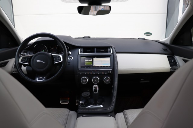 JAGUAR E-PACE 2.0 P250 AWD R-Dynamic HSE/PAN.DAK/360/MEREDIAN/AD.CRUISE/LED/LE, Carmix, OSS